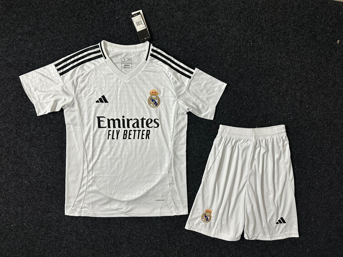 Primera equipación del Real Madrid